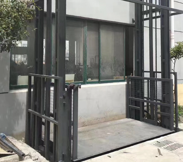 哈尔滨导轨式施工升降机助力民生工程提速增效